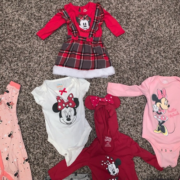 Bundle of Minnie Mouse/Baby Disney clothes and sleeper! 9 items in size 6-9 mos! - Picture 2 of 5